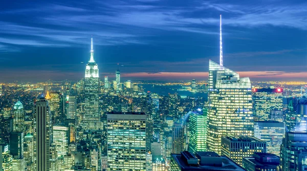 Uitzicht op New York Manhattan tijdens zonsondergang — Stockfoto