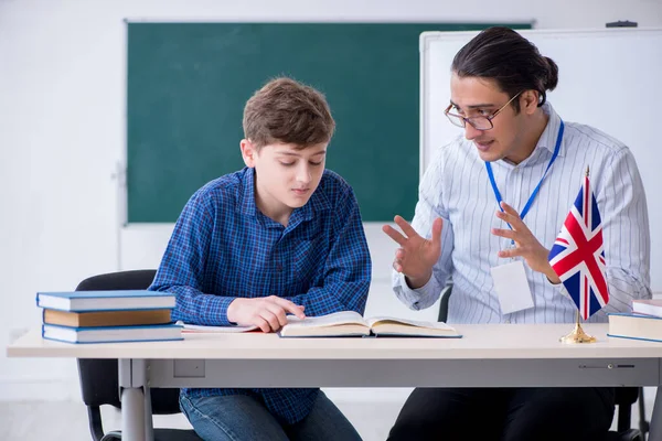 Man engels leraar en jongen in de klas — Stockfoto