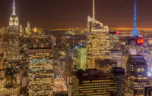 Night view of New York Manhattan during sunset — Stock Photo, Image