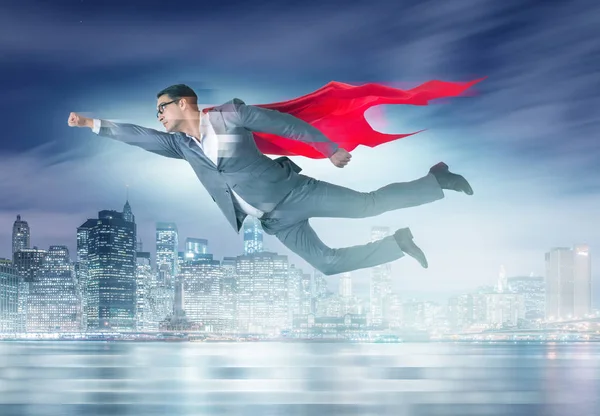 Affärsman i superhjälte koncept med rött omslag — Stockfoto