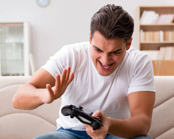 Man addicted to computer games — Stock Photo, Image