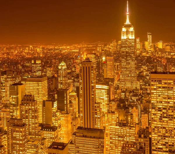 Vista noturna de Nova York Manhattan durante o pôr do sol — Fotografia de Stock