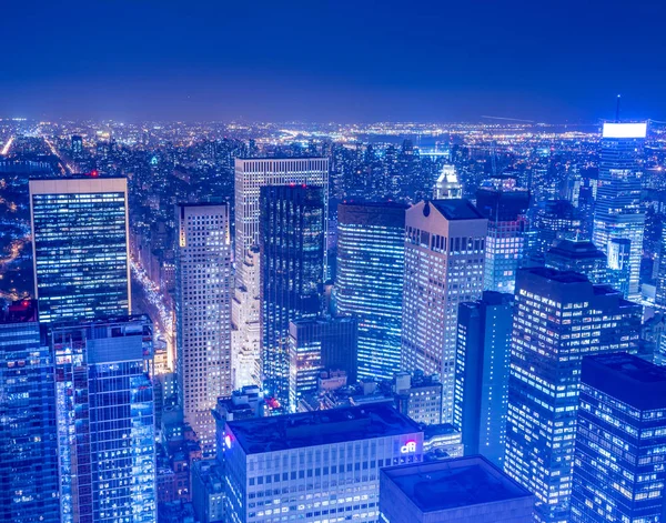 Nachtzicht van New York Manhattan tijdens zonsondergang — Stockfoto