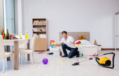 Adam evde ağır parti sonra