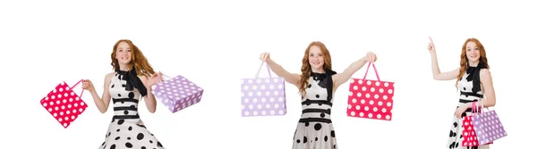 Mujer joven con bolsas de compras en blanco — Foto de Stock