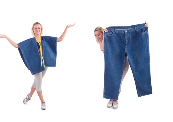 Kobieta w koncepcji diety z dużymi dżinsami — Zdjęcie stockowe