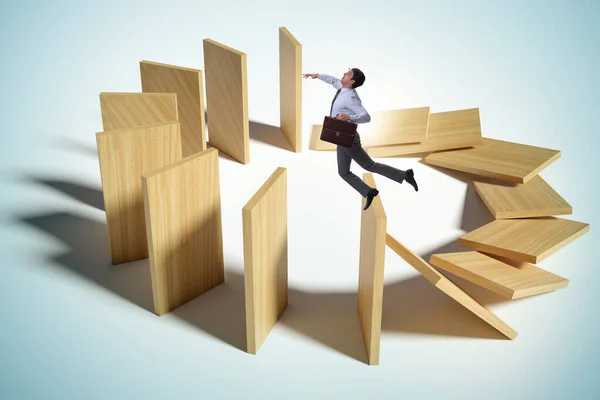 Zakenman in domino effect concept — Stockfoto