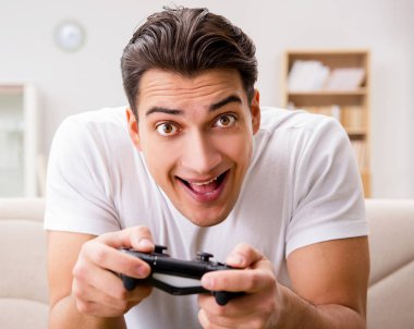 Bilgisayar oyunlarına bağımlı bir adam