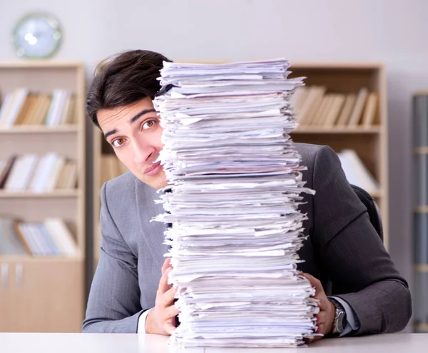 Businessman struggling to meet challenging deadlines — Stock Photo, Image