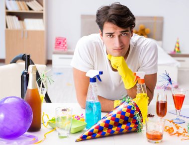 Adam evde ağır parti sonra