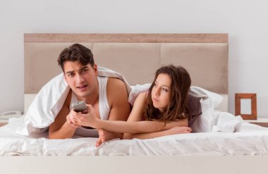 Karımla yatakta aile içi anlaşmazlık.