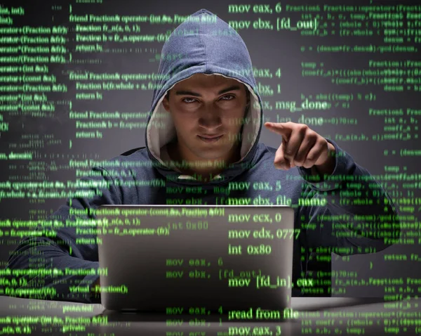 Молодий хакер в концепції безпеки даних — стокове фото