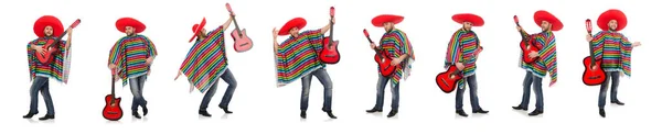 Grappig Mexicaans met gitaar geïsoleerd op wit — Stockfoto