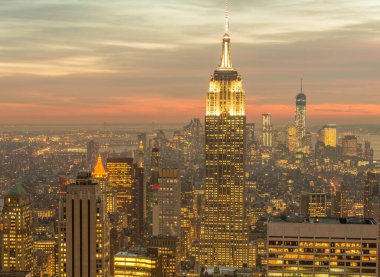 Günbatımında New York Manhattan 'ın gece manzarası