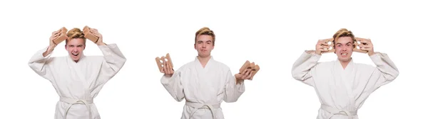 Hombre divertido karate romper ladrillos aislados en blanco — Foto de Stock