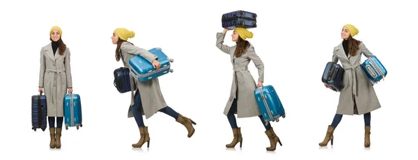 Жінка з валізою готова до зимових канікул — стокове фото