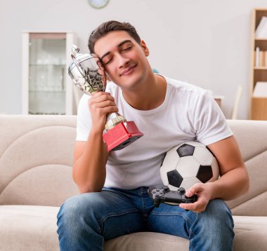 Bilgisayar oyunlarına bağımlı bir adam