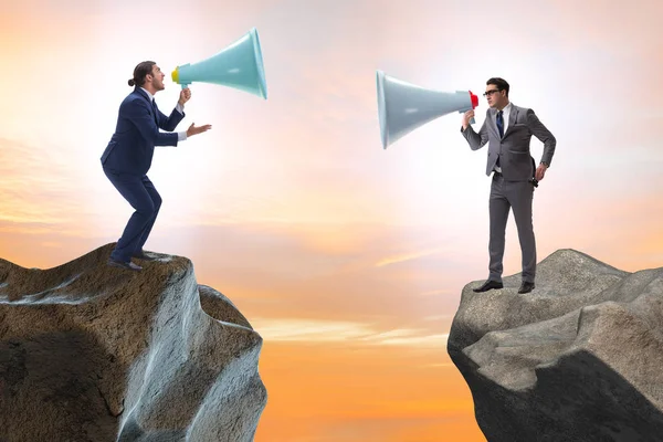 Affärsman skriker med högtalare på varandra — Stockfoto