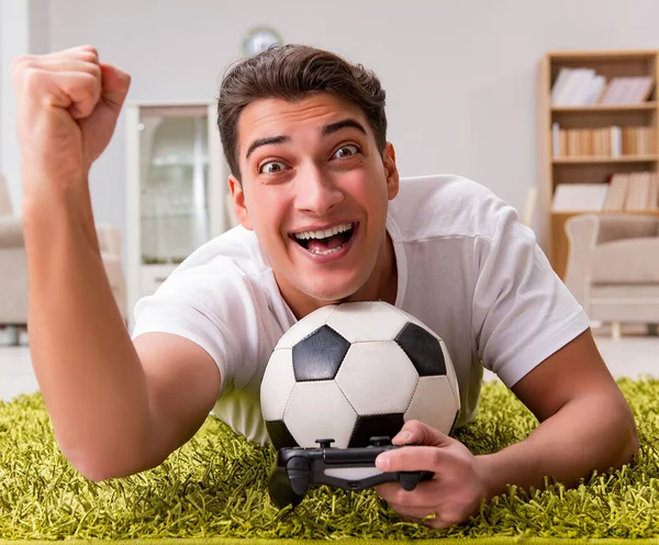 Homem viciado em jogos de computador — Fotografia de Stock