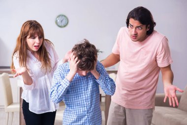 Karı-koca ve çocukla aile içi anlaşmazlık