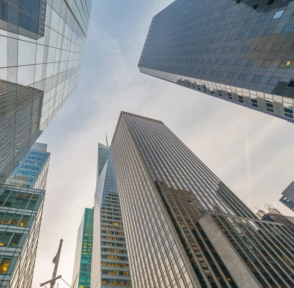 New York skyscrapers vew from street level — Stock Photo, Image