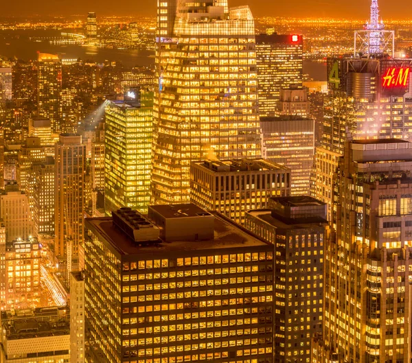 Vista noturna de Nova York Manhattan durante o pôr do sol — Fotografia de Stock