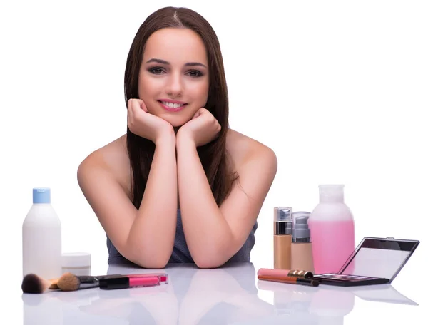 Mujer haciendo maquillaje aislado en blanco — Foto de Stock