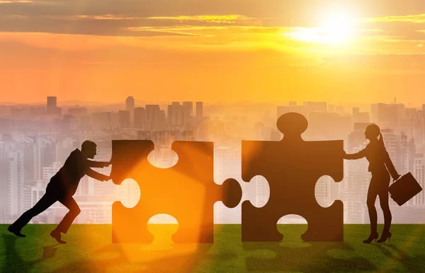 Business-Metapher der Teamarbeit mit Puzzle — Stockfoto