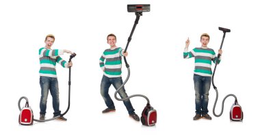 Elektrikli süpürgeyle beyaz üzerine komik adam.