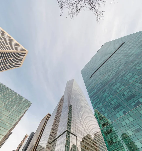 New York skyscrapers vew from street level — Stock Photo, Image