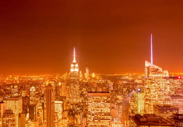 Nachtzicht van New York Manhattan tijdens zonsondergang — Stockfoto