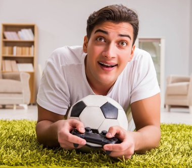 Bilgisayar oyunlarına bağımlı bir adam