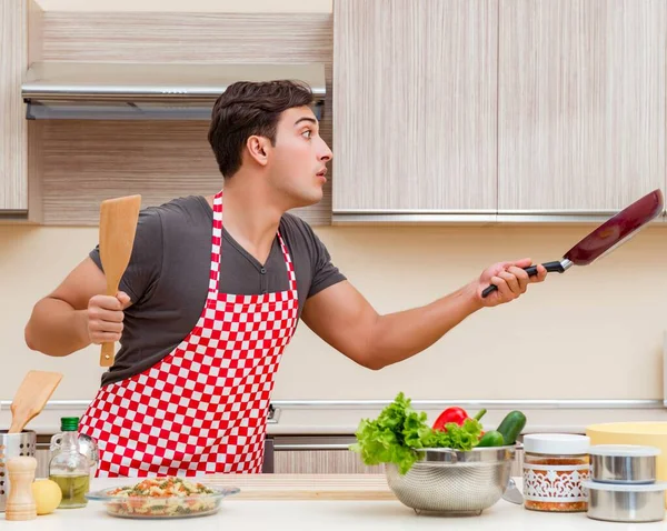 Man male cook preparing food in kitchen — Stock Photo, Image