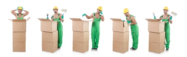 Άνθρωπος στην πράσινη ολόσωμη φόρμα με κουτιά — Φωτογραφία Αρχείου