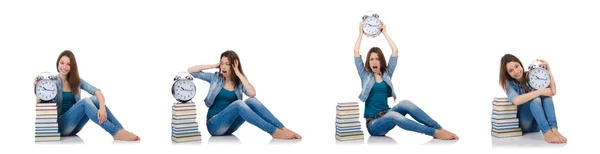 Estudiante chica tratando de cumplir sus plazos de estudio — Foto de Stock