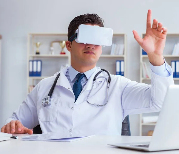 Young doctor with vr virtual reality headset working in the offi — Stock Photo, Image