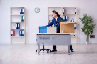 Genç çalışan işten çıkarılıyor