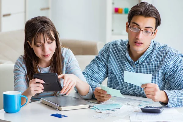 Young couple looking at family finance papers — Stock Photo, Image