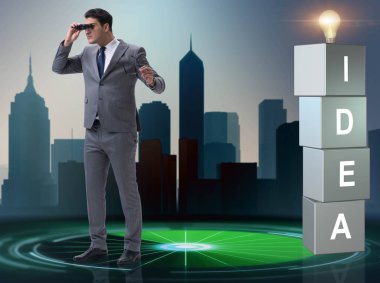 Parlak fikirler arayan iş adamı.
