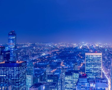 Günbatımında New York Manhattan 'ın gece manzarası