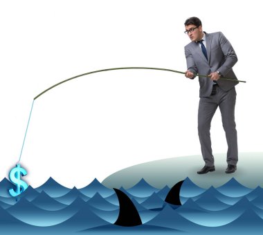 İşadamı sudan dolar avlıyor