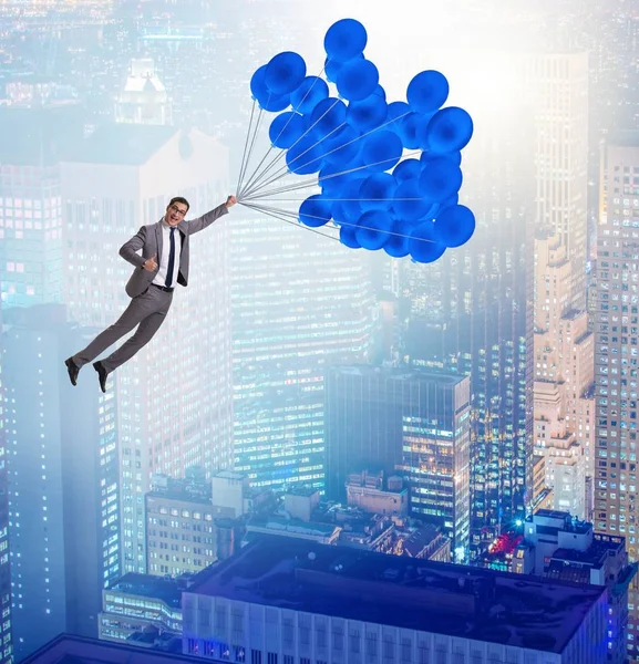 Biznesmen latający na balonie w koncepcji wyzwanie — Zdjęcie stockowe