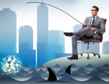 İşadamı sudan dolar avlıyor