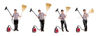 Elektrikli süpürgesi ve süpürgesi olan adam.