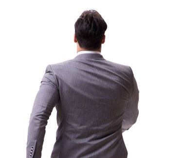 İşadamı beyaz arka planda tek başına yürüyüp gidiyor