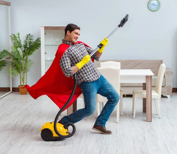 Superhero pembersih bekerja di rumah — Stok Foto