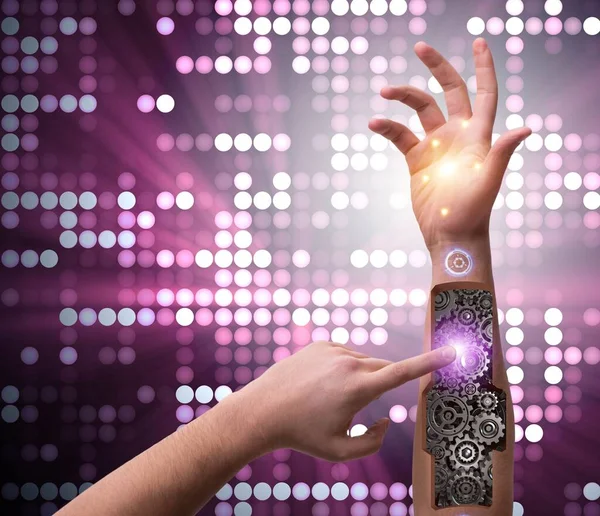 Botão de pressão de mão robótica no conceito futurista — Fotografia de Stock