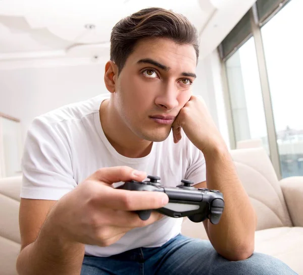 Muž závislý na počítačových hrách — Stock fotografie