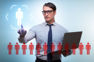 Çevrimiçi eleman alma ve iş arama kavramı