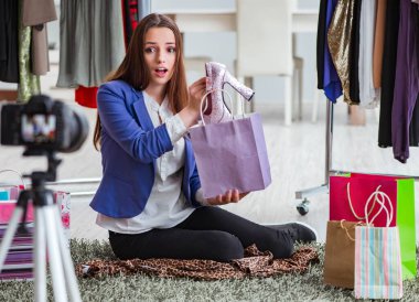 Moda blogcusu blog için video kaydediyor